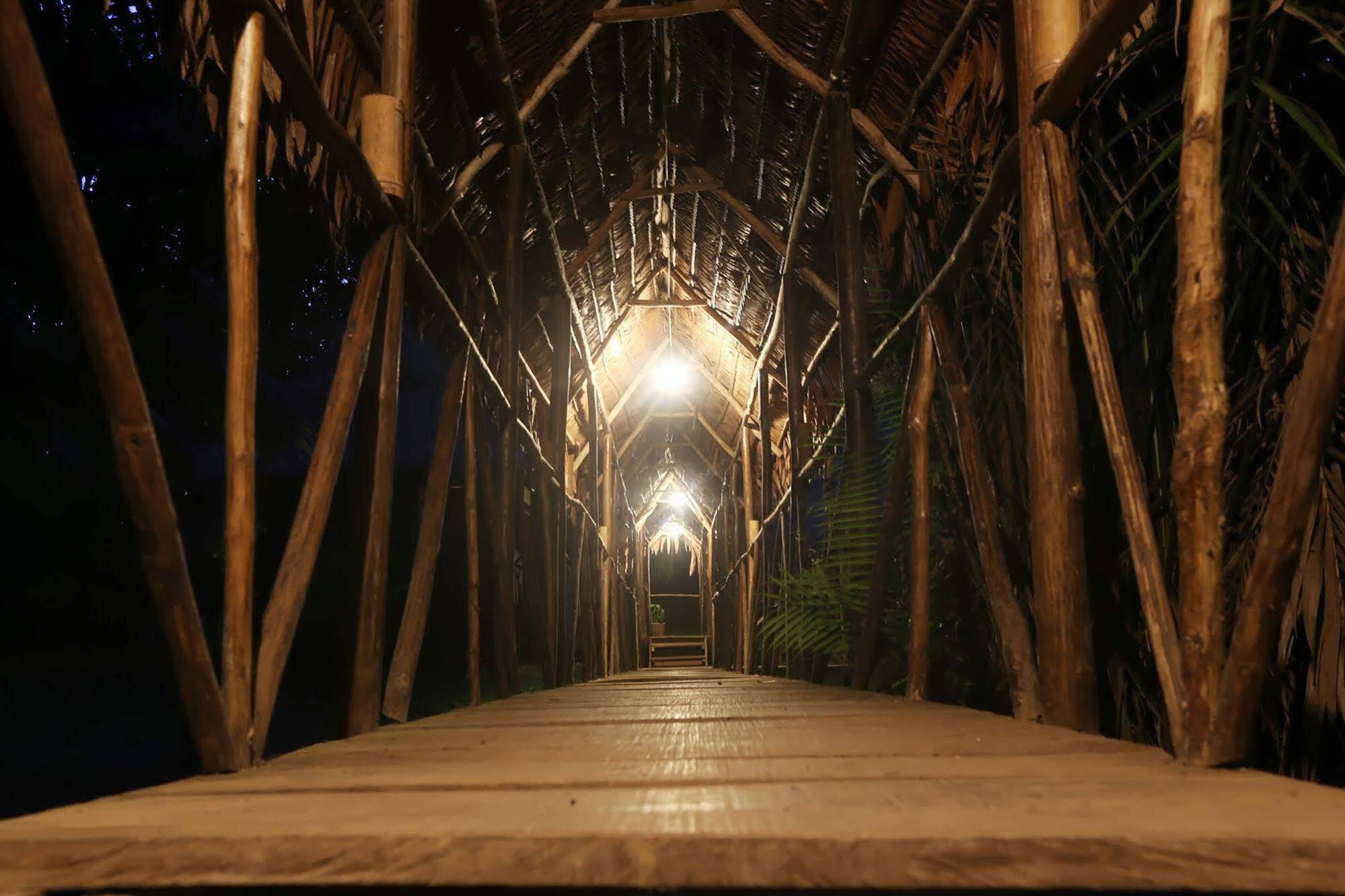 Maniti Expeditions Eco Lodge อีกีโตส ภายนอก รูปภาพ