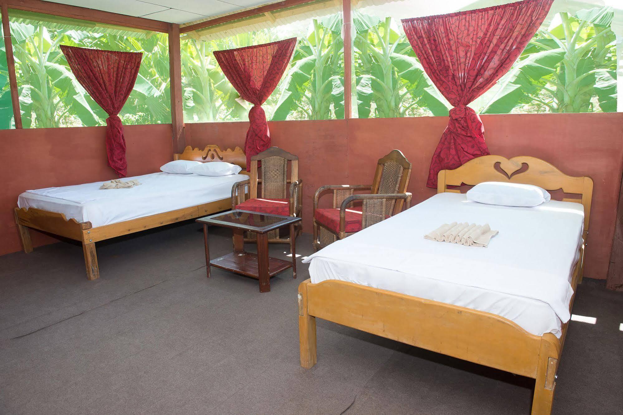 Maniti Expeditions Eco Lodge อีกีโตส ภายนอก รูปภาพ
